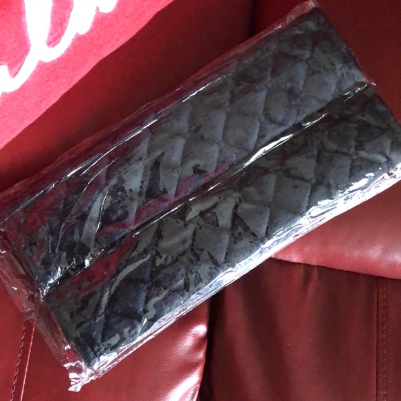 Quilted Seatbelt Strap Covers Set of 2 - Picture 4 of 4